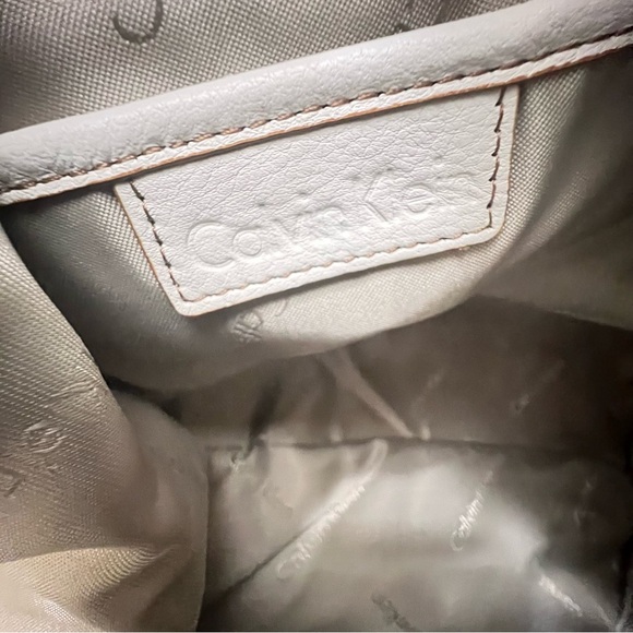 Calvin Klein Elegant White Leather Shoulder Bag - Picture 6 of 6